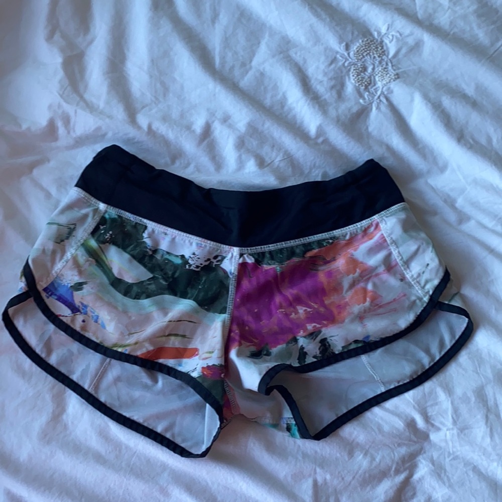 Lululemon speed up shorts 2.5in inseam size 4 rainbow watercolor pattern